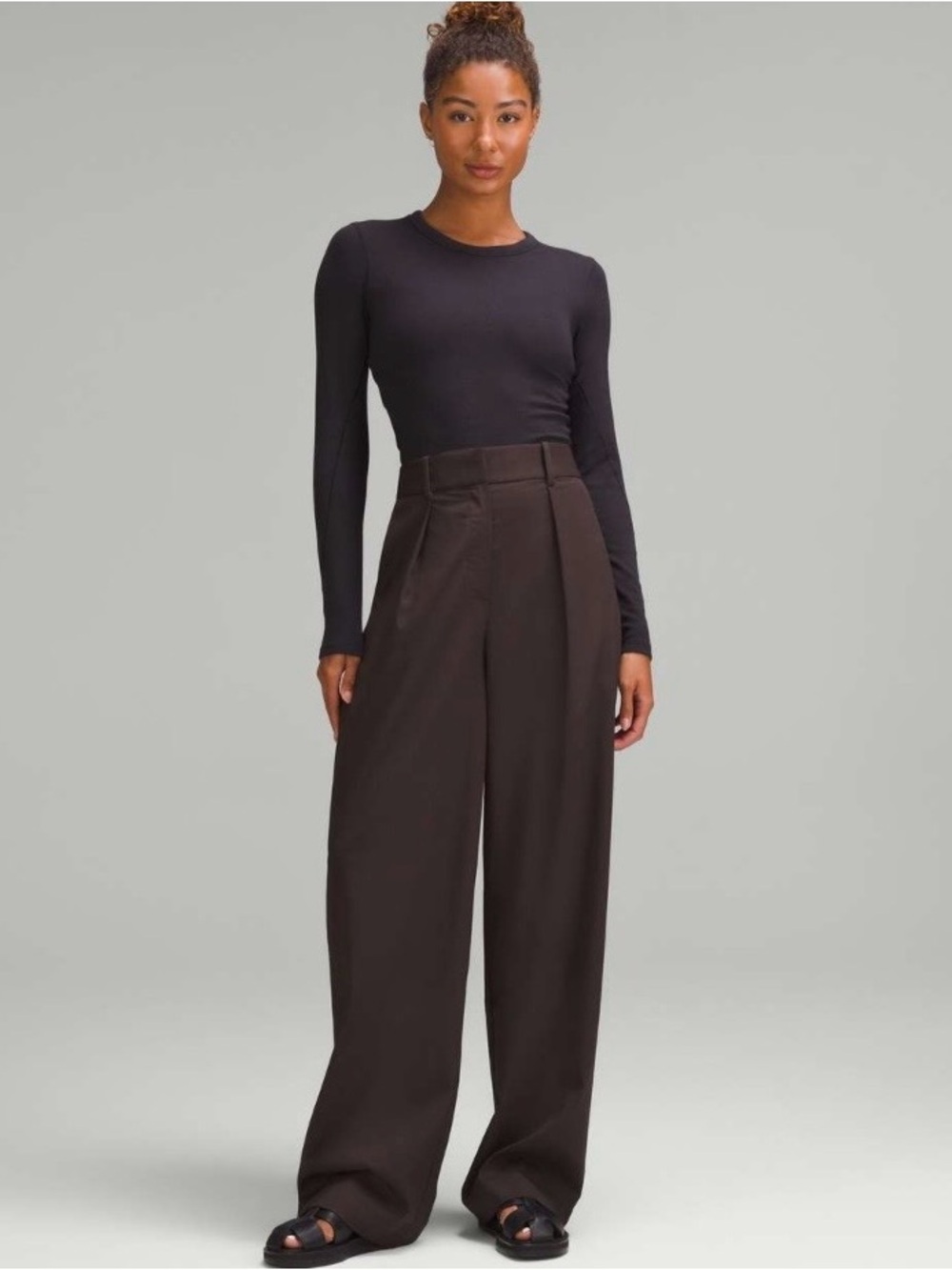 Lululemon Pleat-Front High-Rise Trouser
Regular Espresso Size 12 - Picture 15 of 15